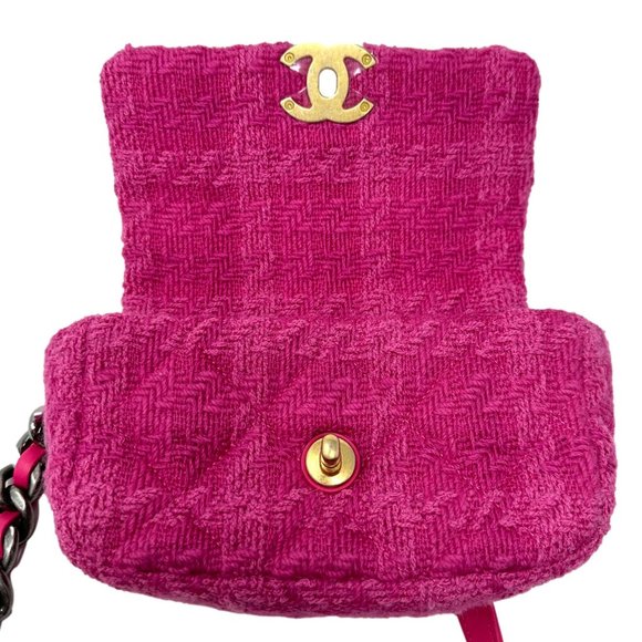 CHANEL 2020 Pink Tweed & Lambskin Leather Chanel 19 Belt Bag Tri-Color HW - Picture 6 of 13
